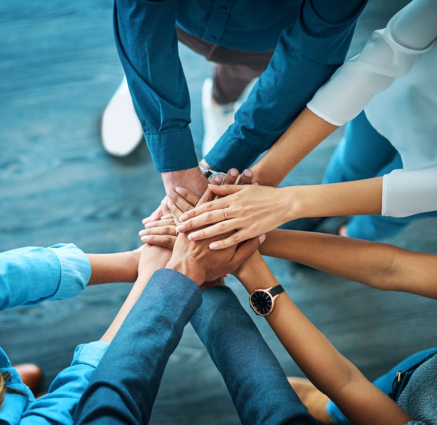 Zusammenarbeit und Unterstützung bei digitalen Arbeitsprozessen für Teams in Unternehmen